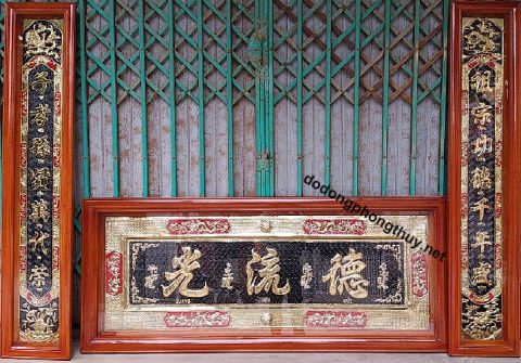 Hoành phi câu đối bằng đồng khung gỗ cho phòng thờ truyền thống