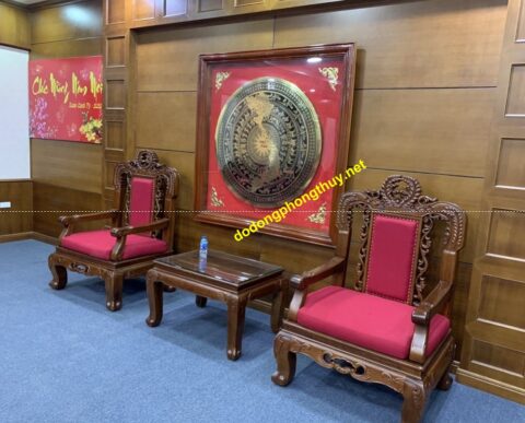 Trong dong treo phong khanh tiet