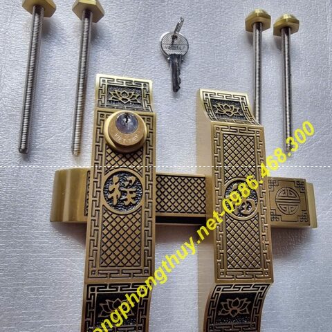 Bo khoa cua buc ban bang dong nguyen khoi